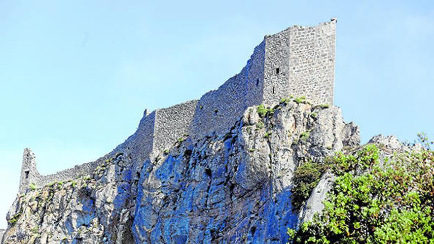 Castells amb segell càtar i cel vertiginós