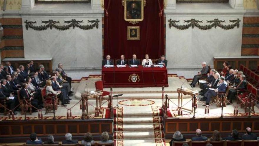 Acto solemne de la Real Academia Española, con representantes de las academias vasca, gallega y catalana. / juan carlos hidalgo