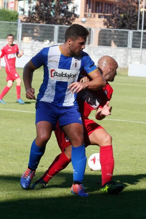 El partido entre el Real Avilés y el Praviano, en imágenes