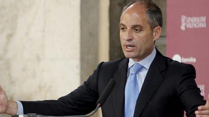 El jefe del Consell, Francisco Camps, ayer durante un acto que protagonizó en los salones del Palau de la Generalitat.