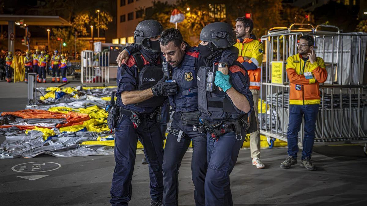 Simulacro de atentado terrorista en la estación de Sants.