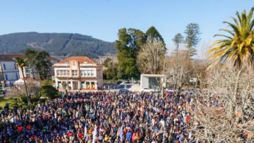 3.000 personas claman contra el vertido de la mina de San Finx que autorizó la Xunta