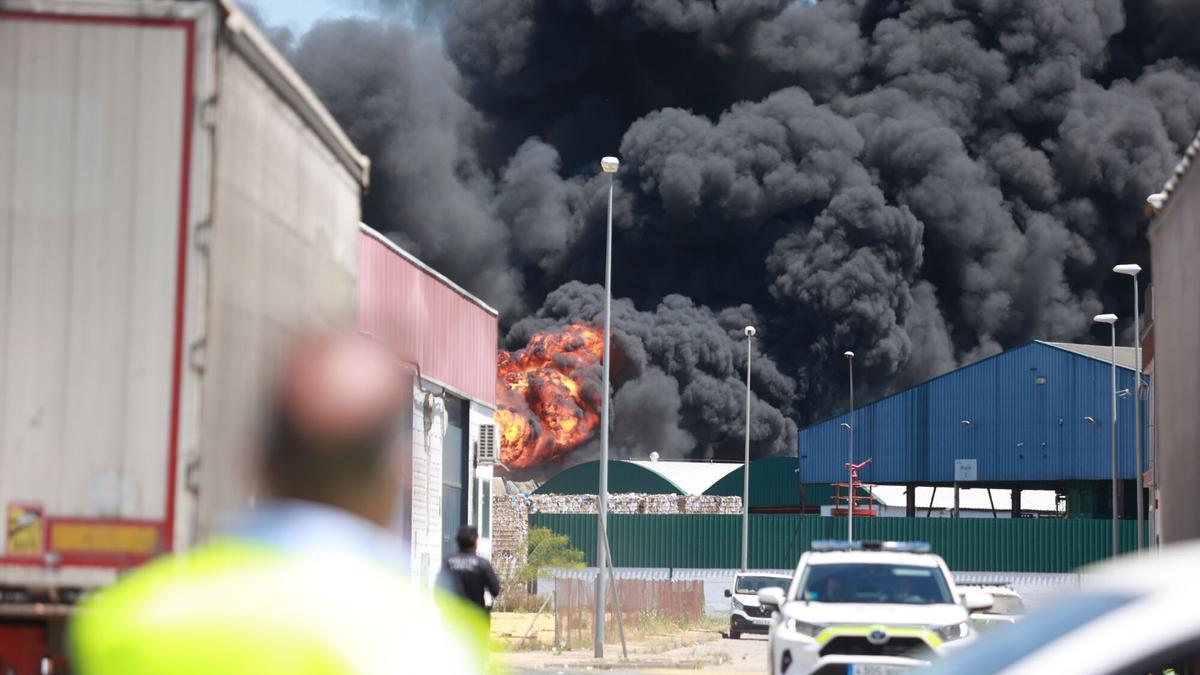 Columna de humo del lugar donde se ha producido el incendio