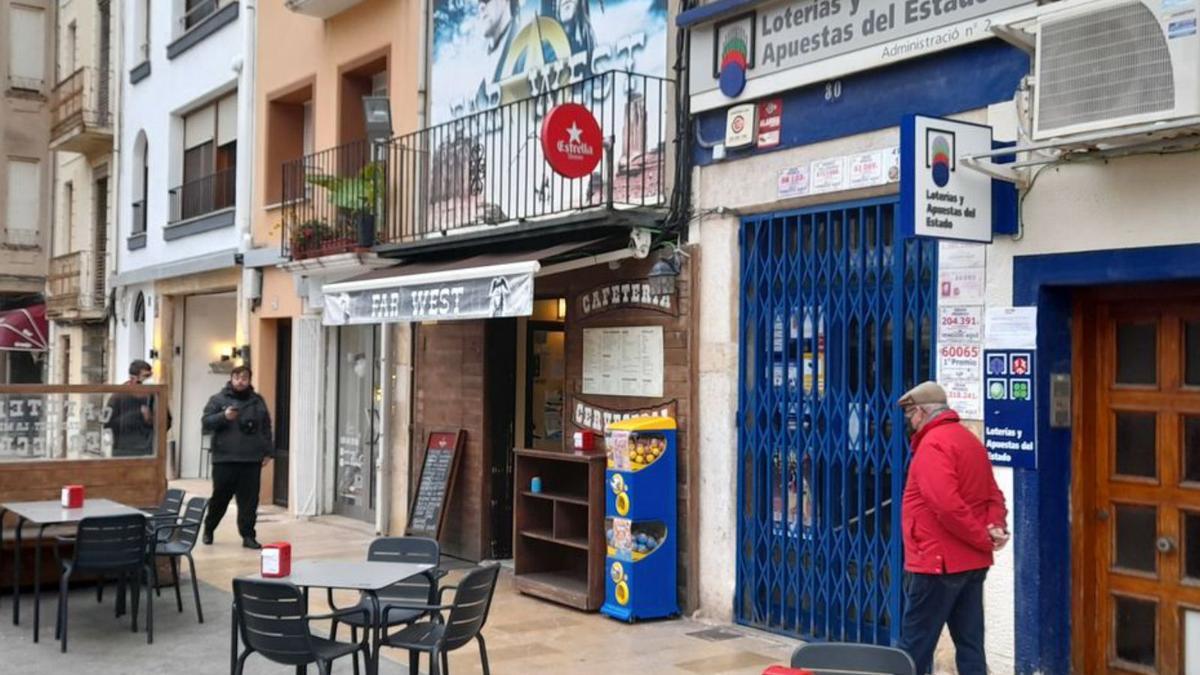 La administración de Lotería que obtuvo el quinto premio en Orpesa.  | ANDREU ESTEBAN