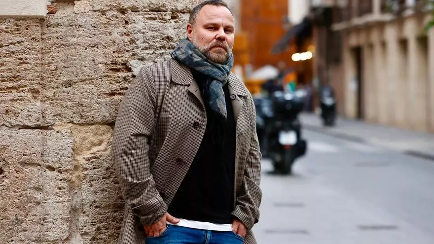 El escritor Pedro Torrijos: "Escribo para que la gente recuerde la fragilidad de la normalidad"