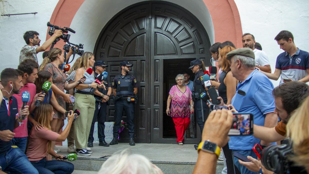 Trasladan al hospital en ambulancia a la madre de Rubiales por su estado de salud