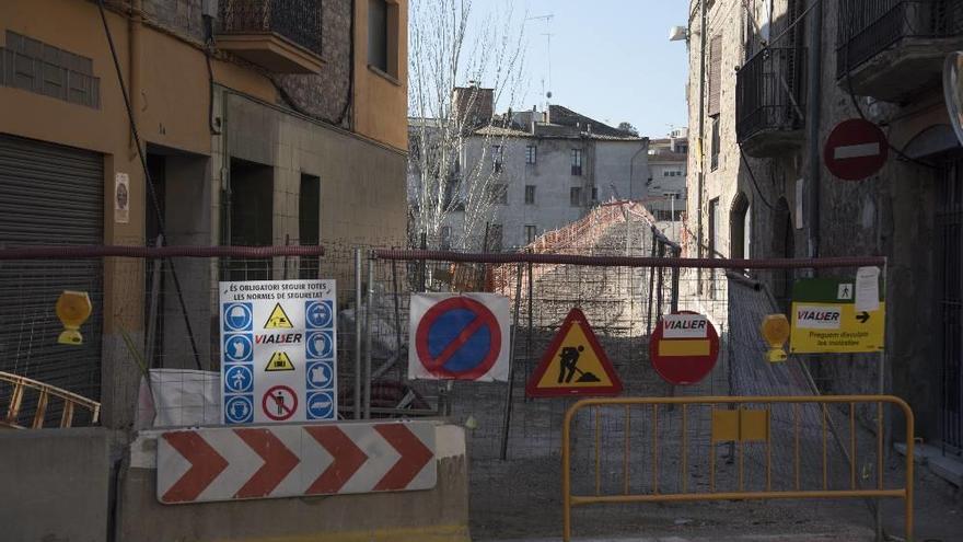 El pont vell amb les noves tanques que es van col·locar ahir