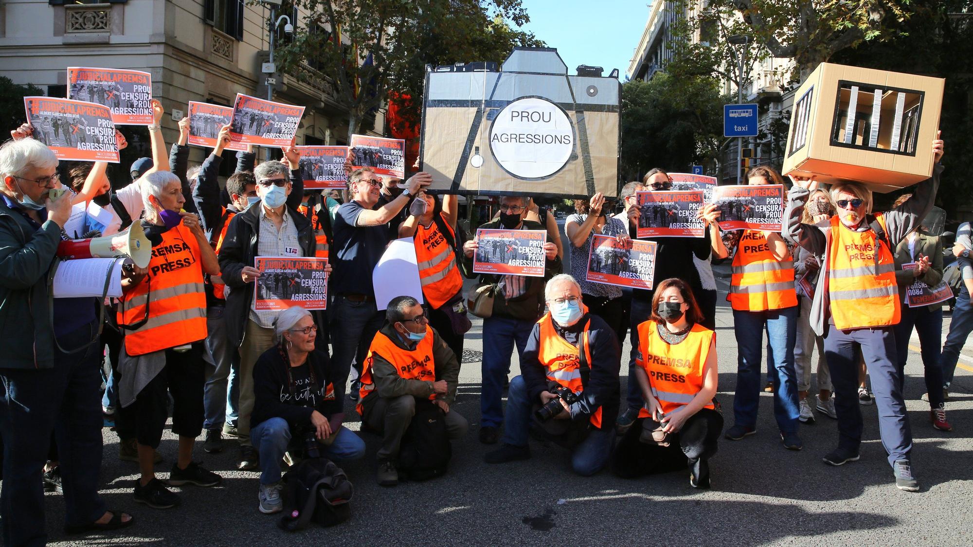 La protesta de fotoperiodistas celebrada este jueves contra el juicio de Albert García.