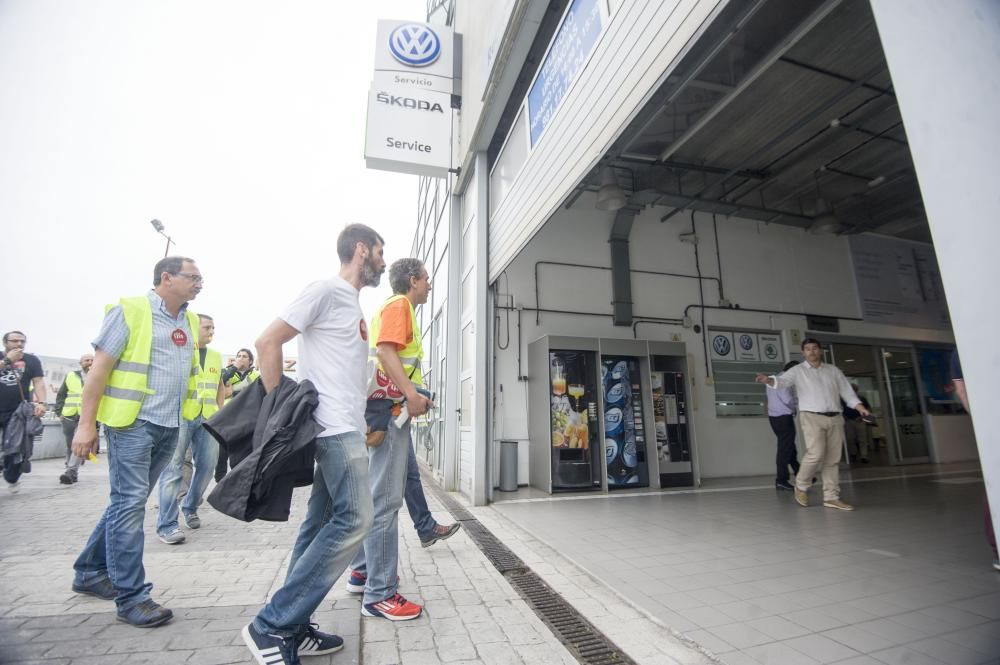 Los sindicatos CIG, CC.OO.  y UGT sitúan en el 90-95% el seguimiento de la huelga general del sector en la provincial.