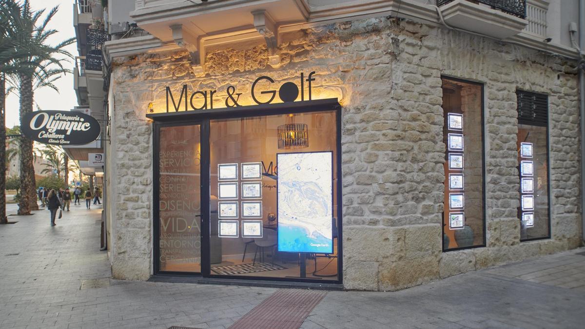 Desde dos oficinas, una en el Cabo de las Huertas/Playa de San Juan y otra en el centro de Alicante, la empresa ofrece un servicio integral de asesoramiento inmobiliario.