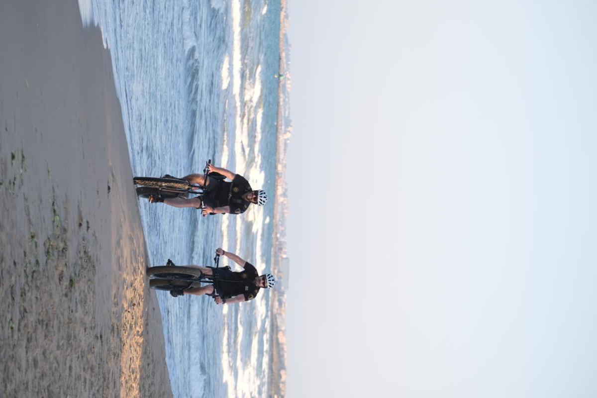 Los agentes ha desalojado las playas de Elche en la Noche de San Juan.