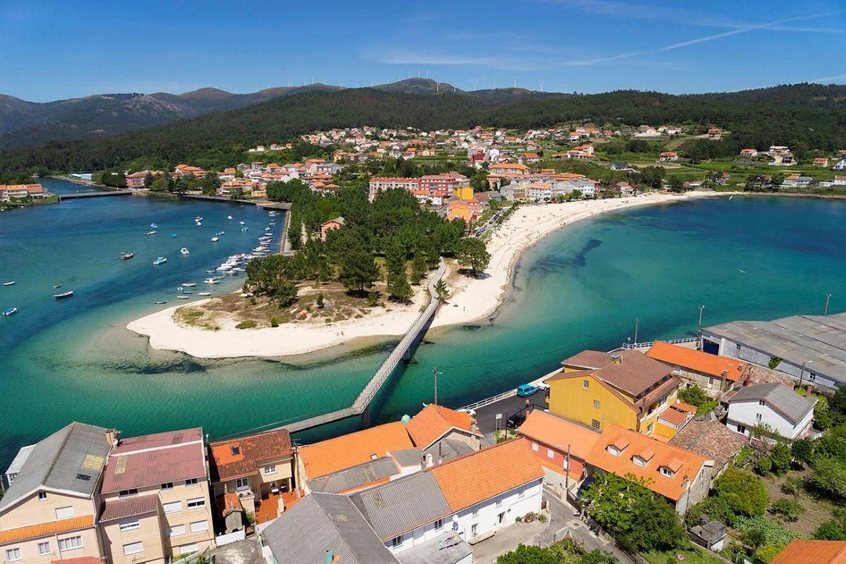 Muros cuenta con una gran variedad edificios históricos que recogen su tradición marinera y naval.