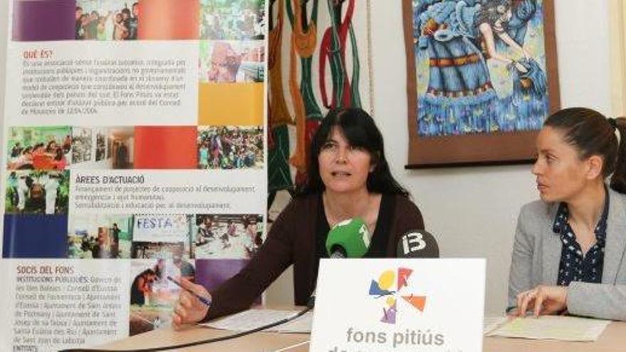 La directiva del Fons Pitiús de Cooperació durante una rueda de prensa en una imagen de archivo.