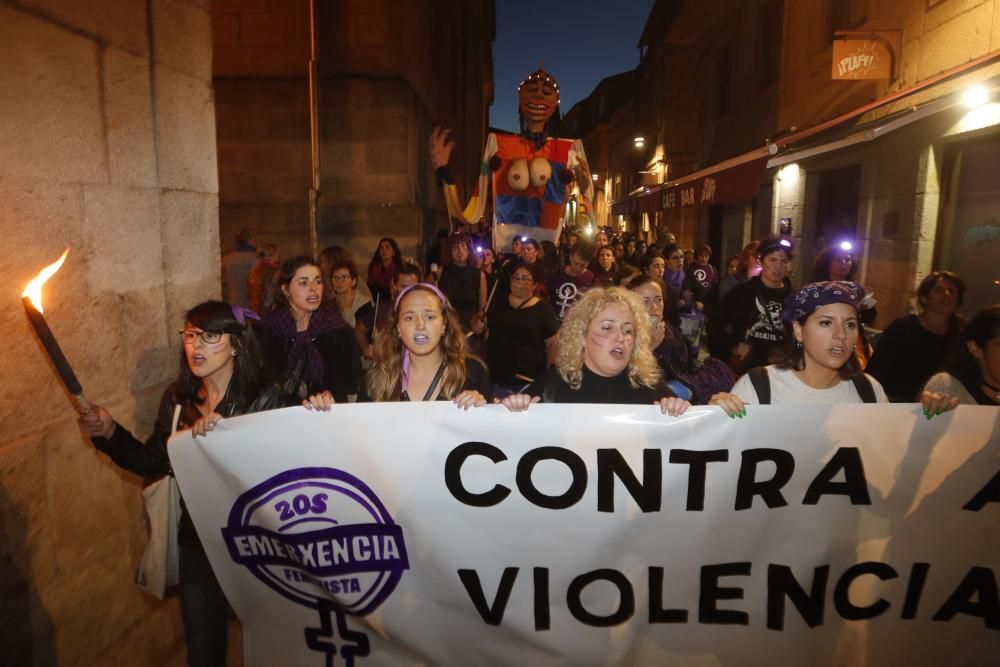 Noche violeta en Vigo por un mundo feminista. // R. Grobas