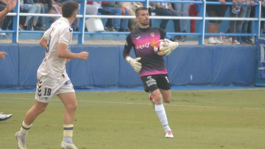 El meta Iván Buigues dice adiós al Águilas FC tras cinco temporadas