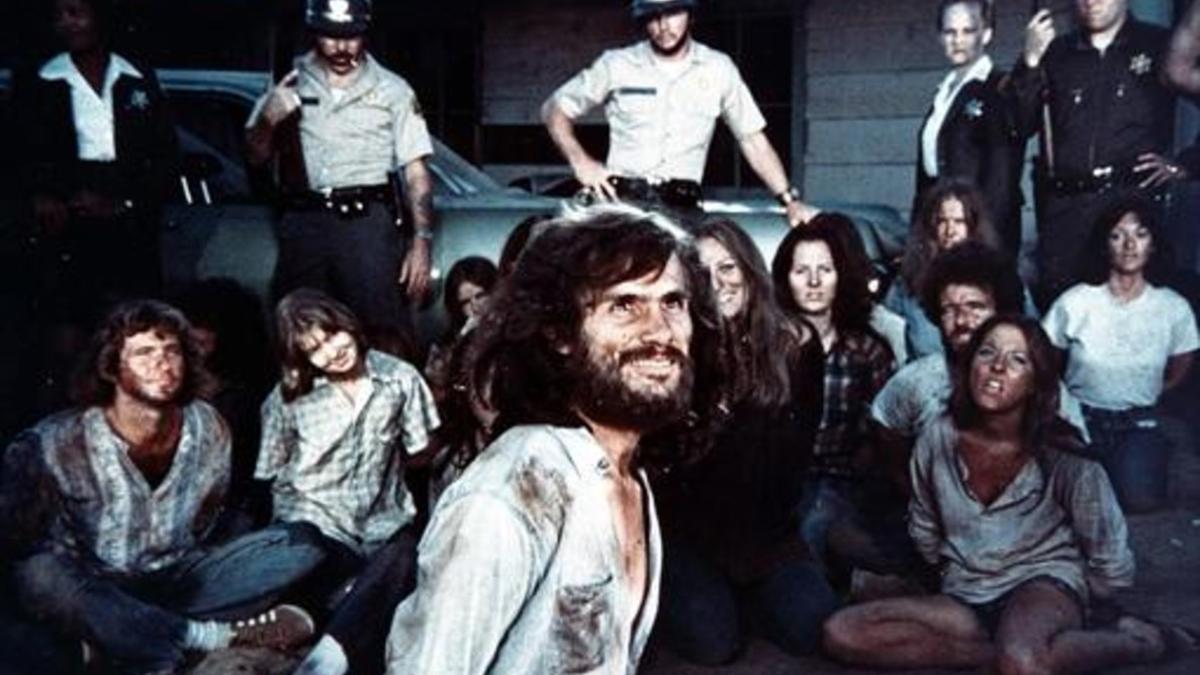 1 'Helter Skelter' , miniserie de 1976, inspirada en el libro de Curt Gentry y Vincent Bugliosi.2 'Manson',  documental de 1973, cuando el juicio a los principales acusados acababa de terminar.3'House of Manson', pe