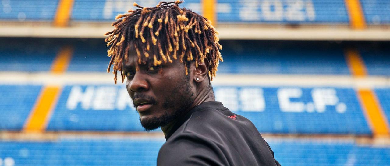 Federico Bikoro, ayer, en el césped del estadio.