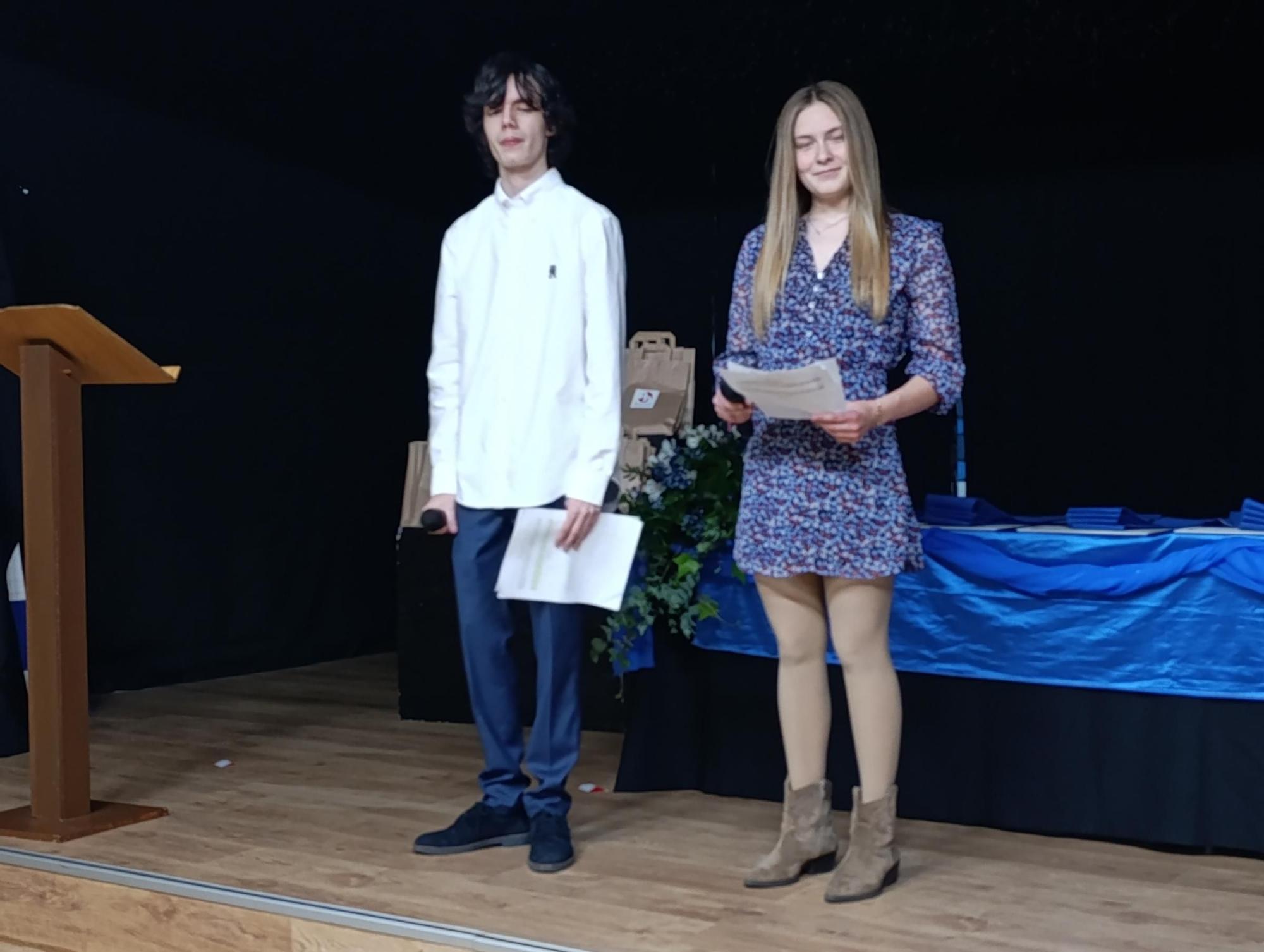 Diplomas y música en la Graduación del Ramón Areces de Grado