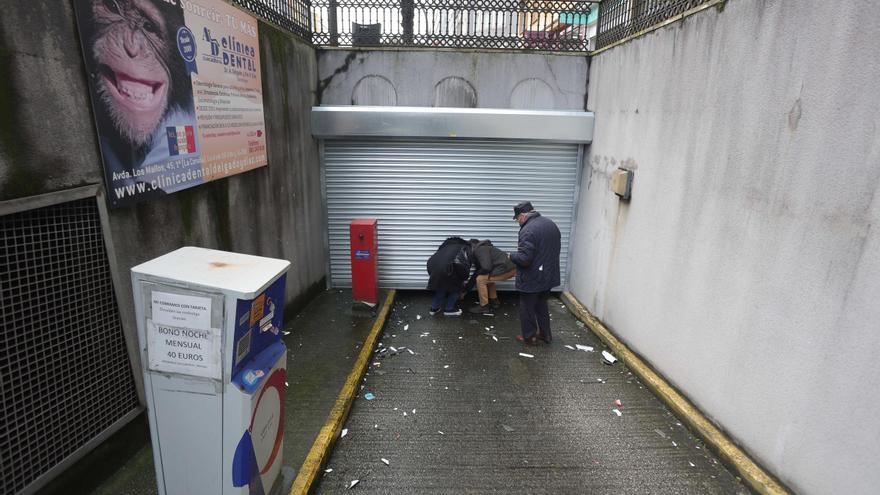 Comienza la limpieza del ‘parking’ de la ronda de Outeiro que ardió en diciembre