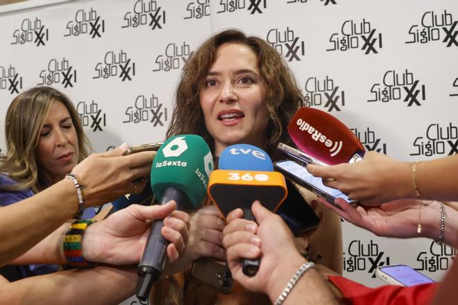 Ayuso exhibe su "orgullo" por el éxito de la Fórmula 1 en Madrid y critica la ausencia del Gobierno
