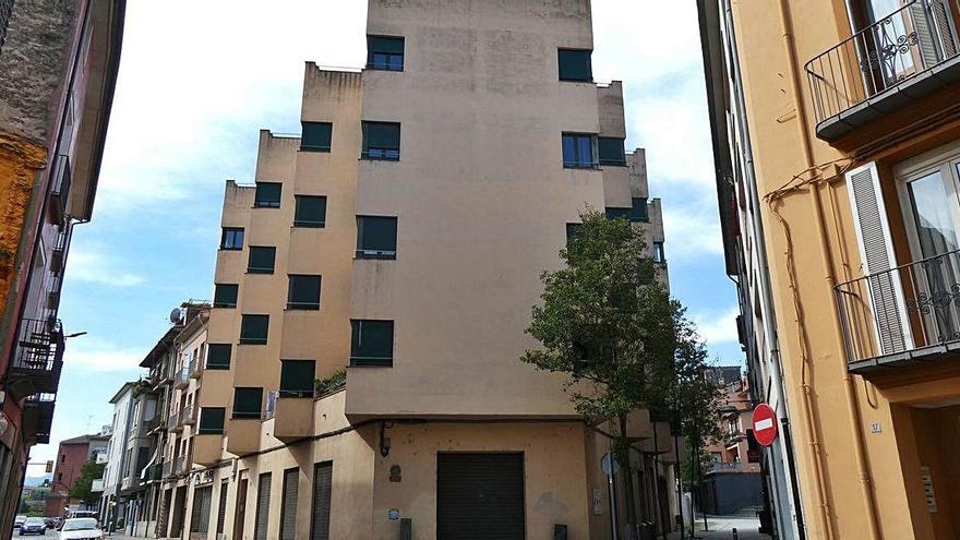 El Col·legi d&#039;arquitectes estarà a la porta dels baixos a la part que forma angle entre les dues cares de l&#039;edifici