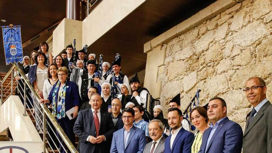 El Alcalde (en el centro), con los representantes de Ciudades Patrimonio Mundial.