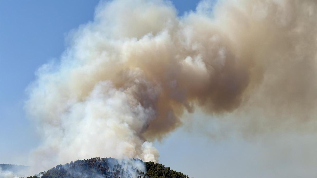 Columna de fum a l'incendi de Sentmenat