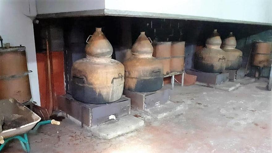 Incautan 177 litros de aguardiente destilada sin licencia en Aranga