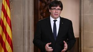 Puigdemont, durante su declaración institucional desde el Palau de la Generalitat.