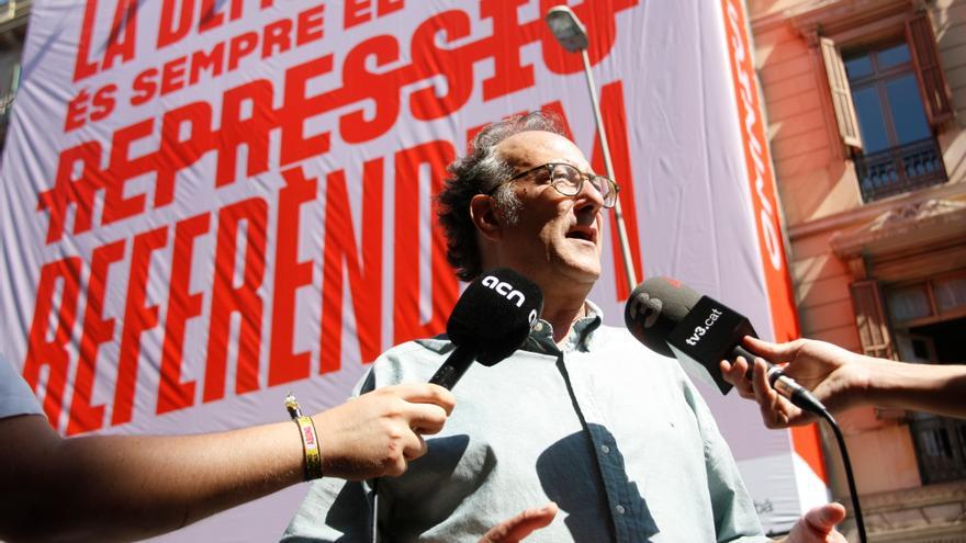 Òmnium crida a mobilitzar-se al pas de La Vuelta per &quot;fer visible el conflicte polític al món&quot;