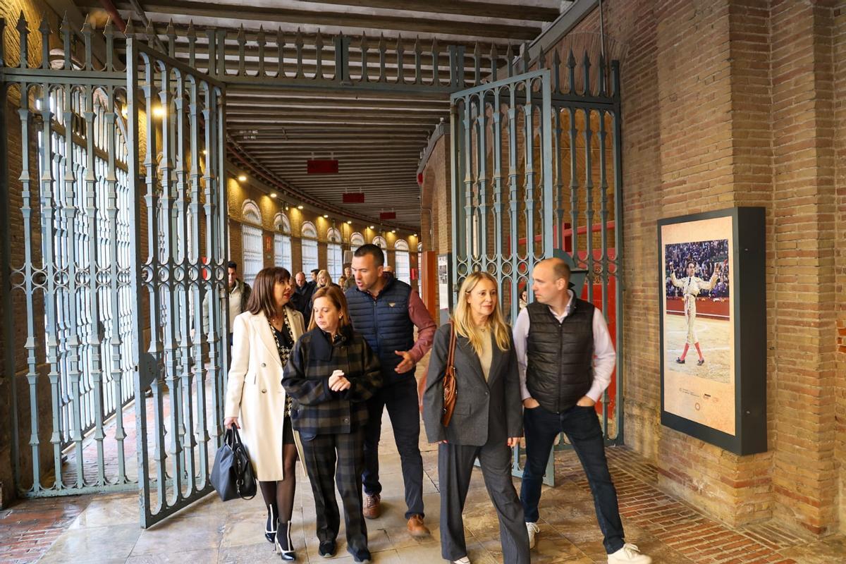 Mompó y Mazzolari visitan las obras de reforma de la Plaza de Toros de València.