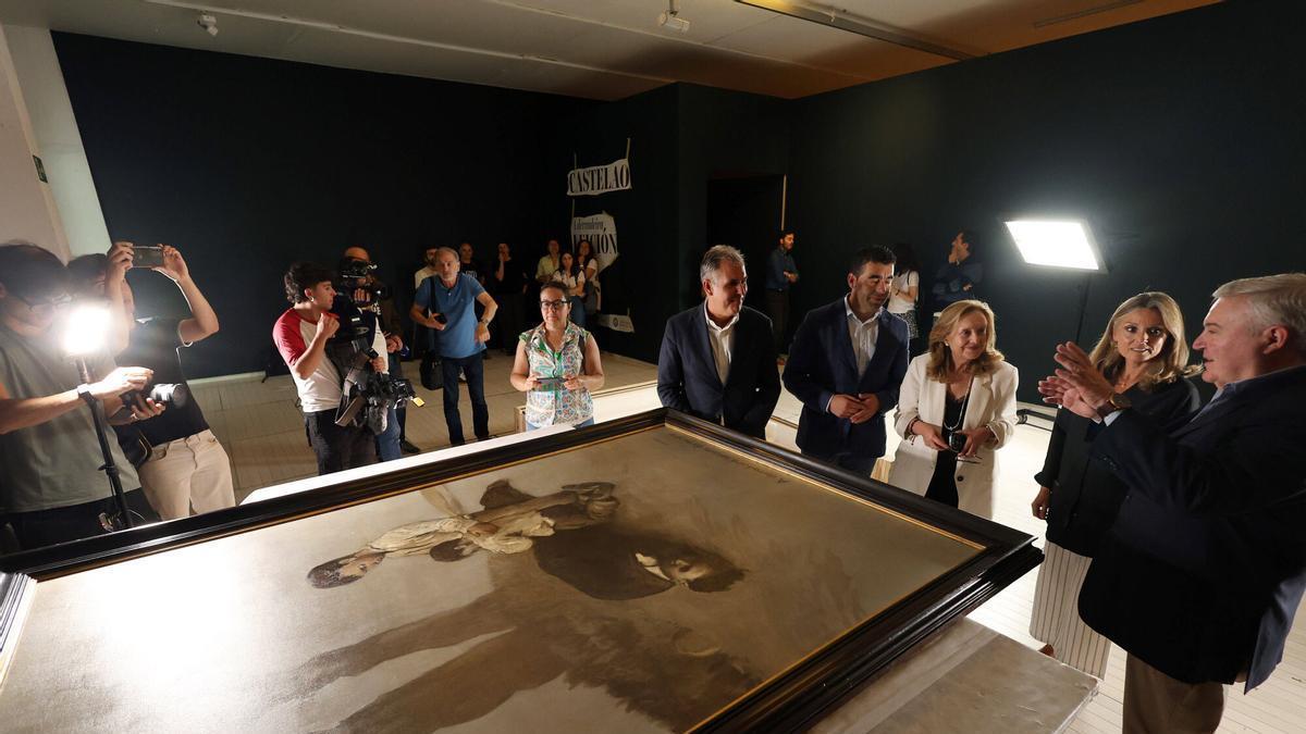 Desembalado de la obra de Castelao para su exposición en el Museo.