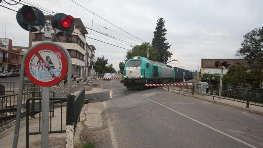 El PSOE pide al Gobierno que se saque la vía férrea de Alcolea