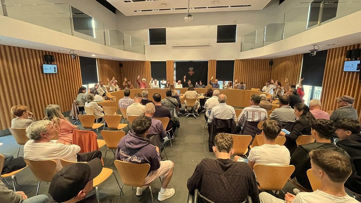 Un moment de la votació al ple de Blanes de dijous