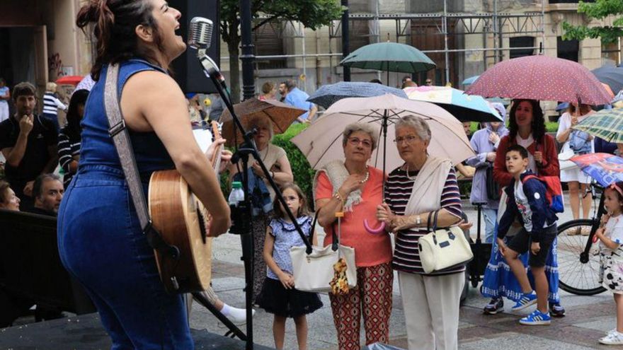 Silvia Joyanes lleva su música a Begoña | JUAN PLAZA