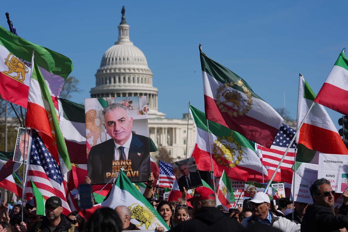 Protesta de partidarios del regreso de la monarquía a Irán en Washington, el pasado 29 de marzo.