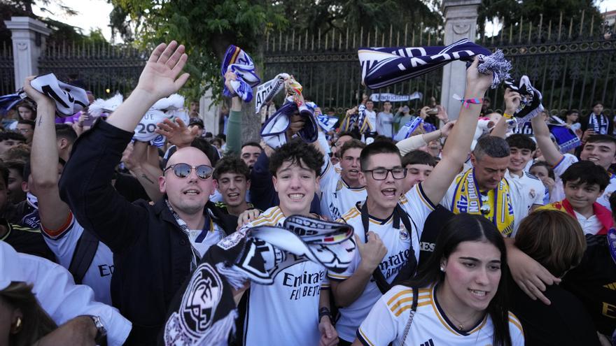 Crónica del alirón en diferido del Real Madrid: La afición en Cibeles y los jugadores en el Bernabéu