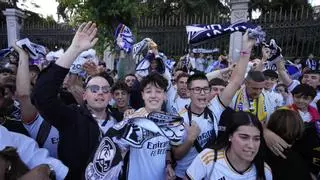 Crónica del alirón: La afición en Cibeles y los jugadores en el Bernabéu