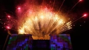 La plantilla del Barça al complet va assistir a la festa d’inauguració de la Nova Masia.