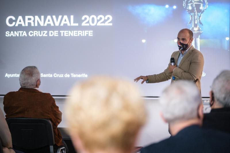 Alfonso Cabello, concejal de Fiestas de Santa Cruz de Tenerife, se reúne con los patrocinadores de las reinas del Carnaval 2022