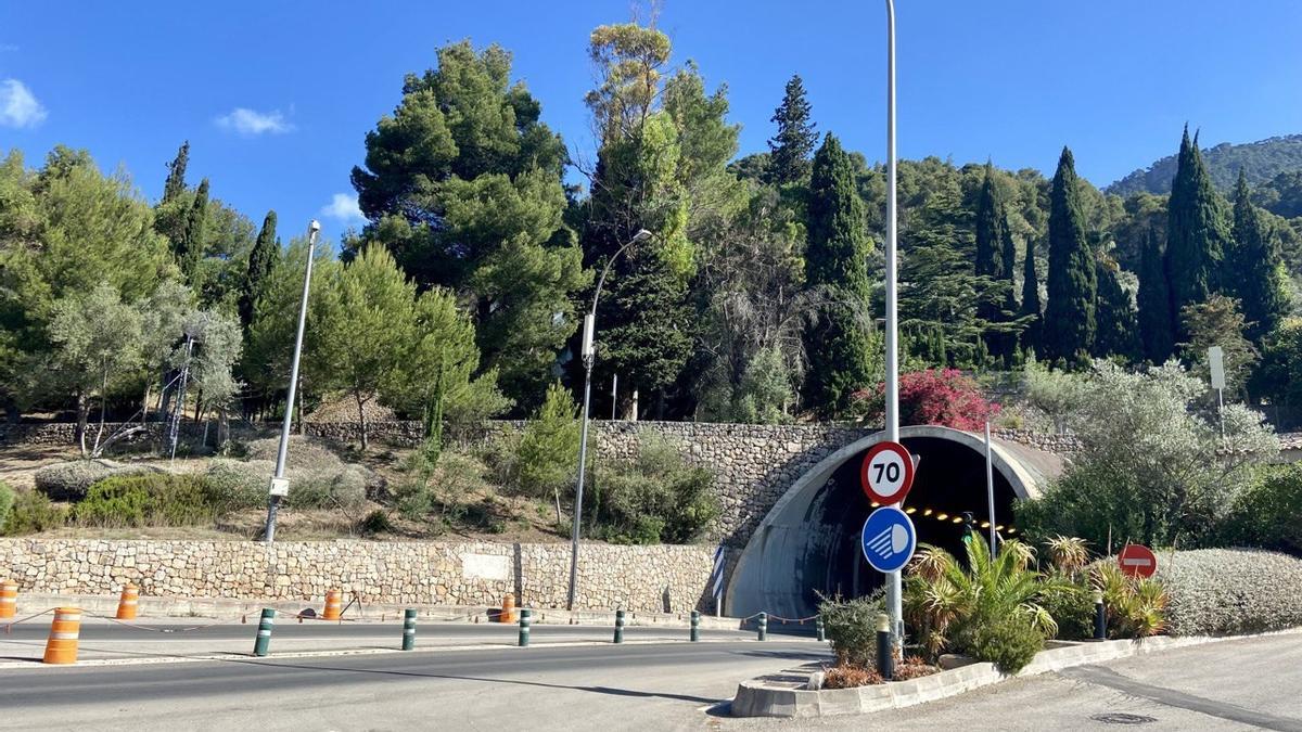 Una de les entrades al túnel de Sóller
