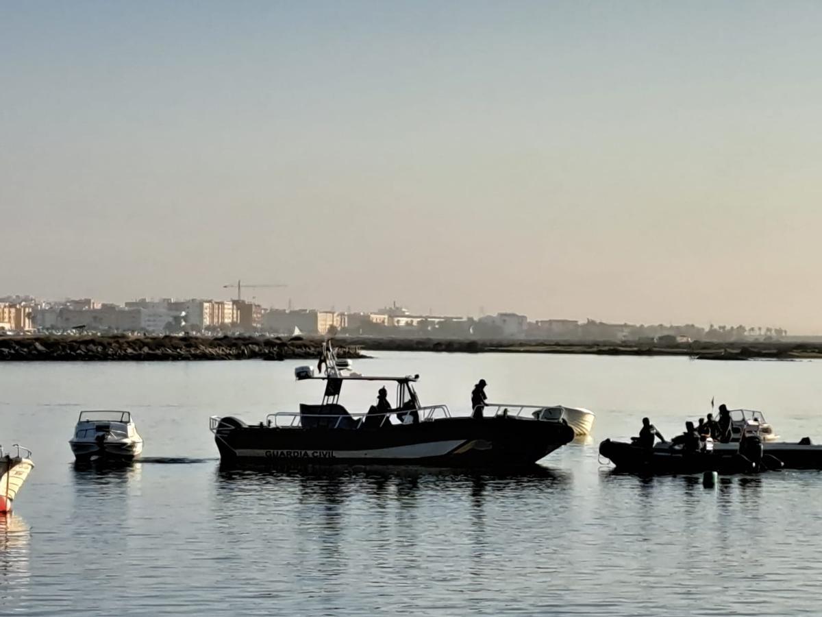 La Guardia Civil ha intervenido ocho embarcaciones relacionadas con el apoyo logístico a las narcolanchas