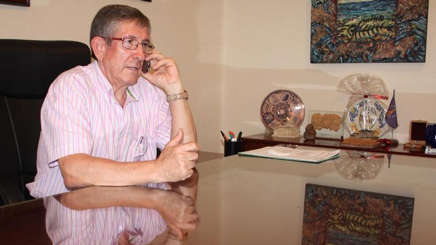 Agustí Pascual Granell, en el Ayuntamiento de Benifairó de la Valldigna.