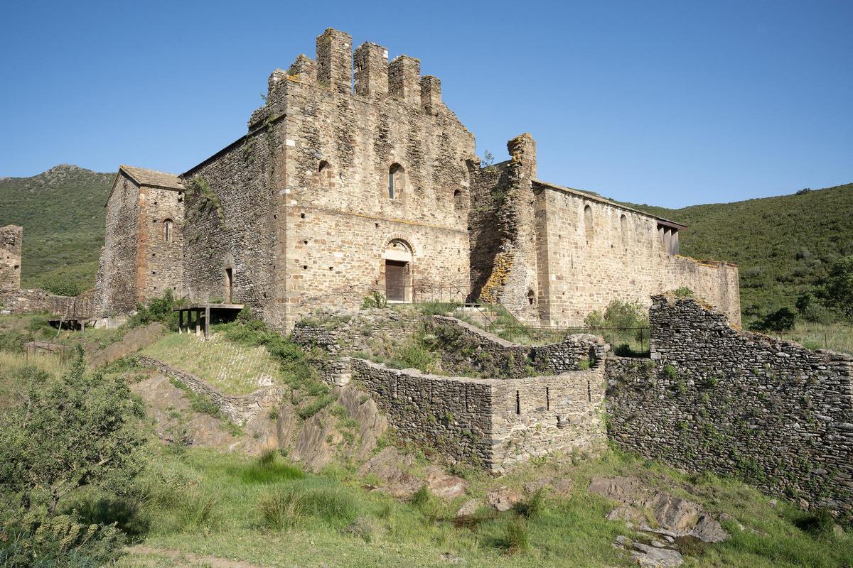 Joana d'Empúries va escollir el monestir de Sant Quirze de Colera per infantar al seu segon fill, qui esdevindria el comte Pere II d'Empúries.