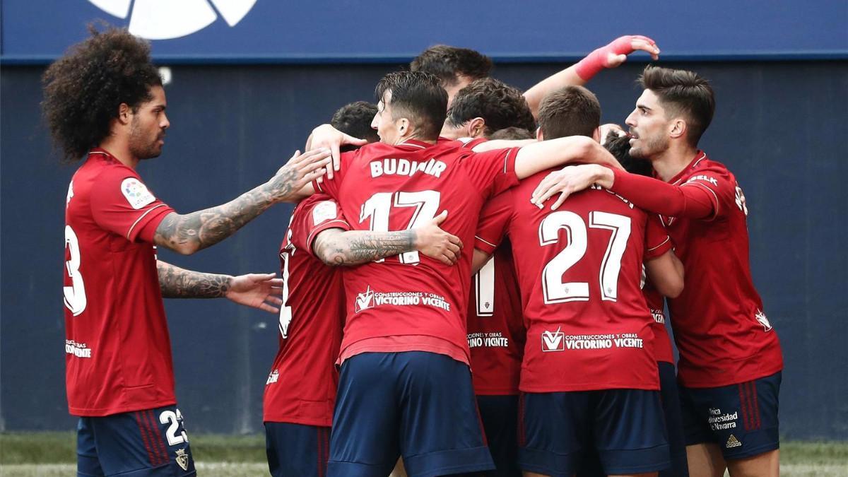 La plantilla de Osasuna celebra uno de los goles