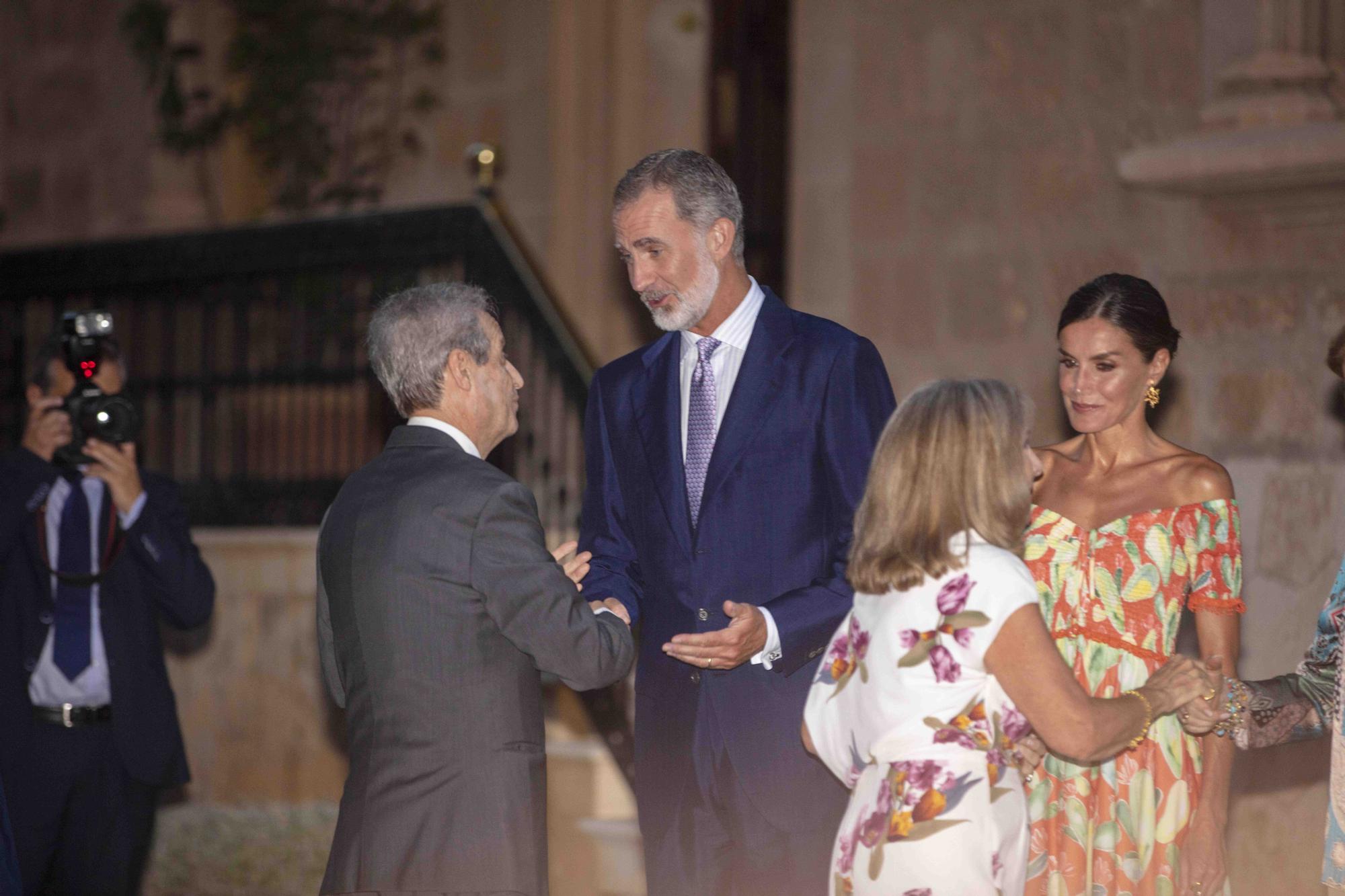 Marivent acoge por primera vez a la sociedad balear con los Reyes como anfitriones