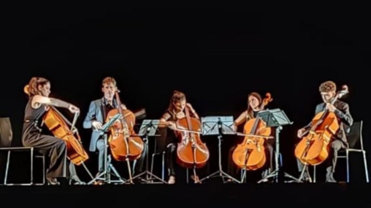 El cuarteto de violonchelos dirigido por Fernando Arias. |       