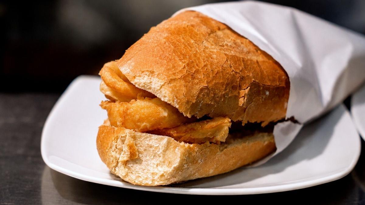 El famoso bocadillo de Santiago del Bar Coruña.