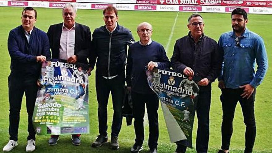 Representantes del Zamora CF acompañan a Martín Vázquez (tercero por la izquierda) en el Ruta.