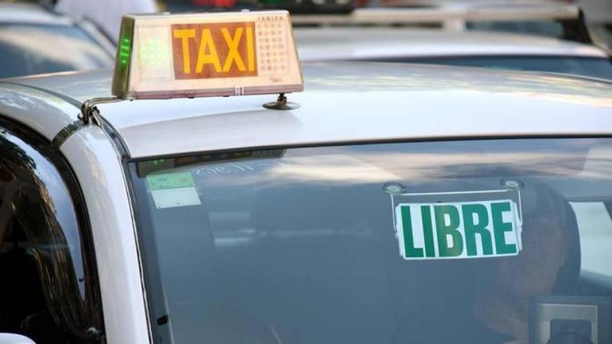 San Tirso ofrece a los mayores de 70 años un taxi gratis hasta fin de año para ir al médico